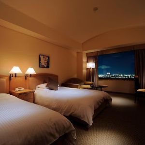 Twin Room Late Check 2000 Non-Smoking